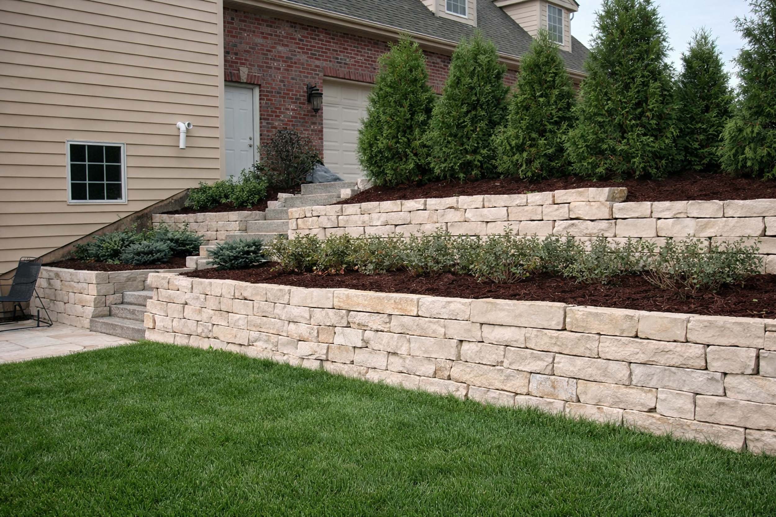 Stone retaining wall for split-level greenery